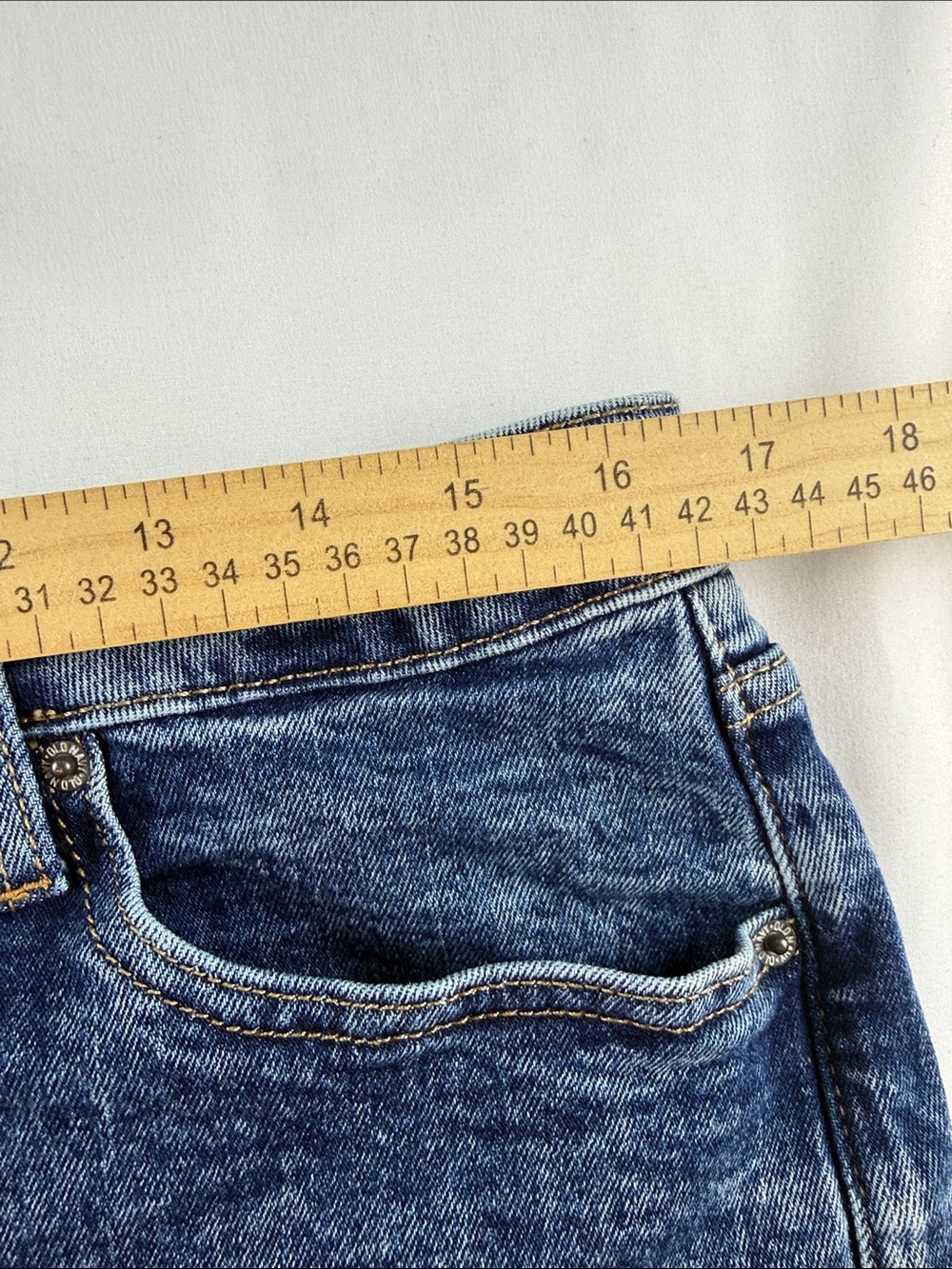 Old Navy High Rise OG Straight Jeans Cropped Straight Leg Size 12 - Picture 6 of 7